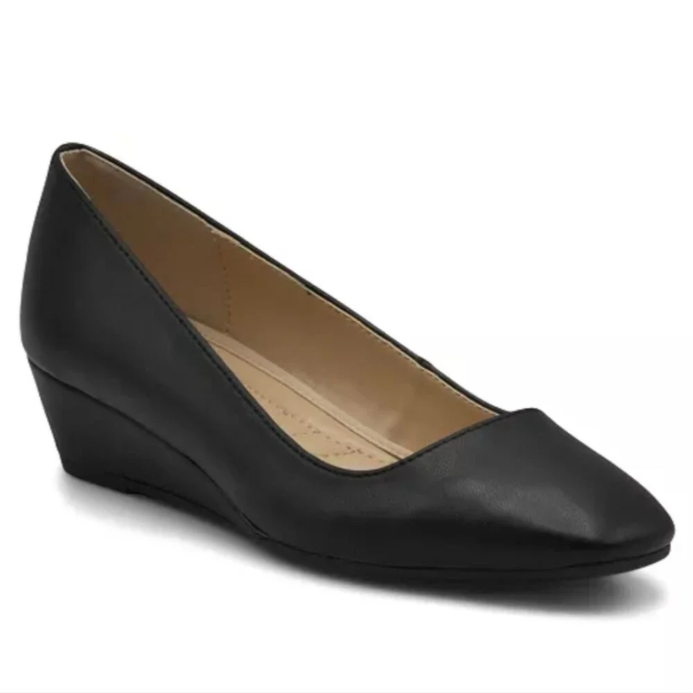 Adrienne Vittadini Women's Palmer Wedge Black Pumps 9.5M